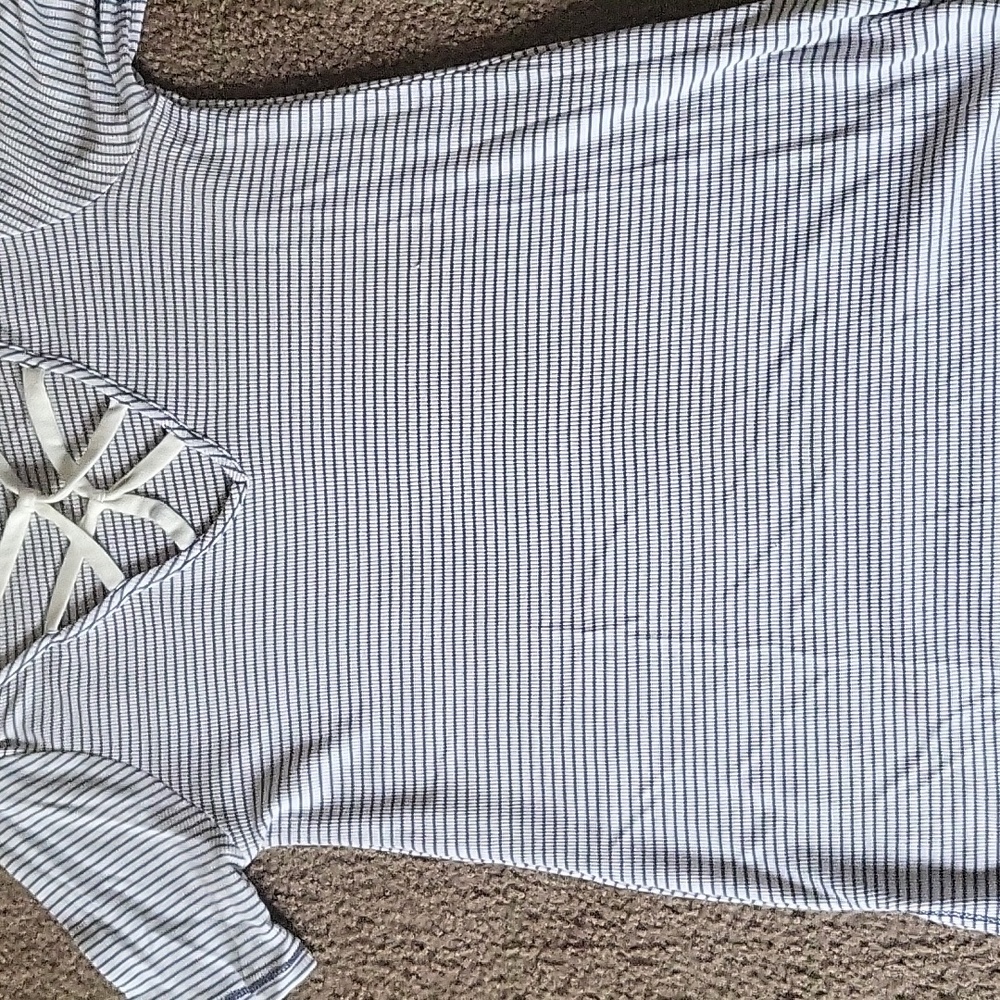 Tops - Picture 2 of 3